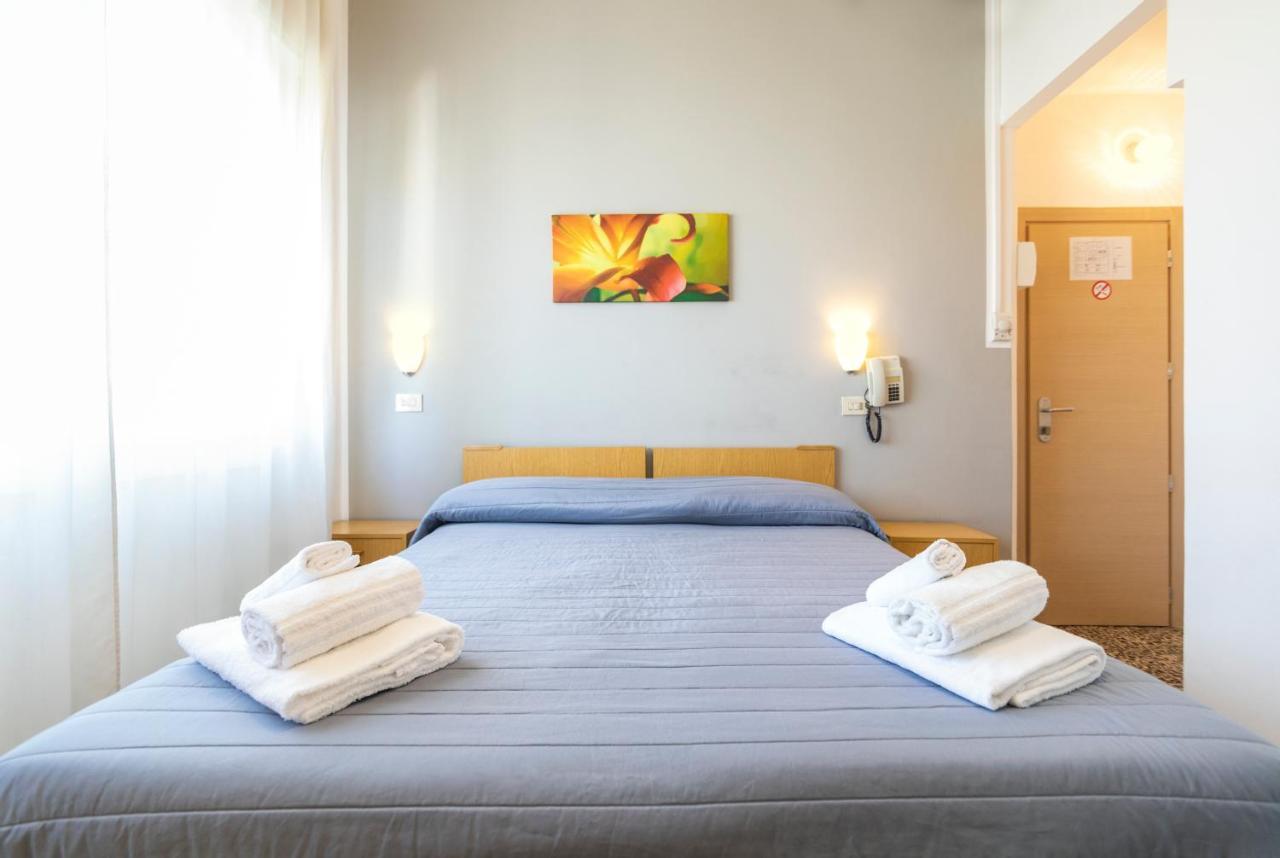Hotel Ausonia B&B Rimini Buitenkant foto