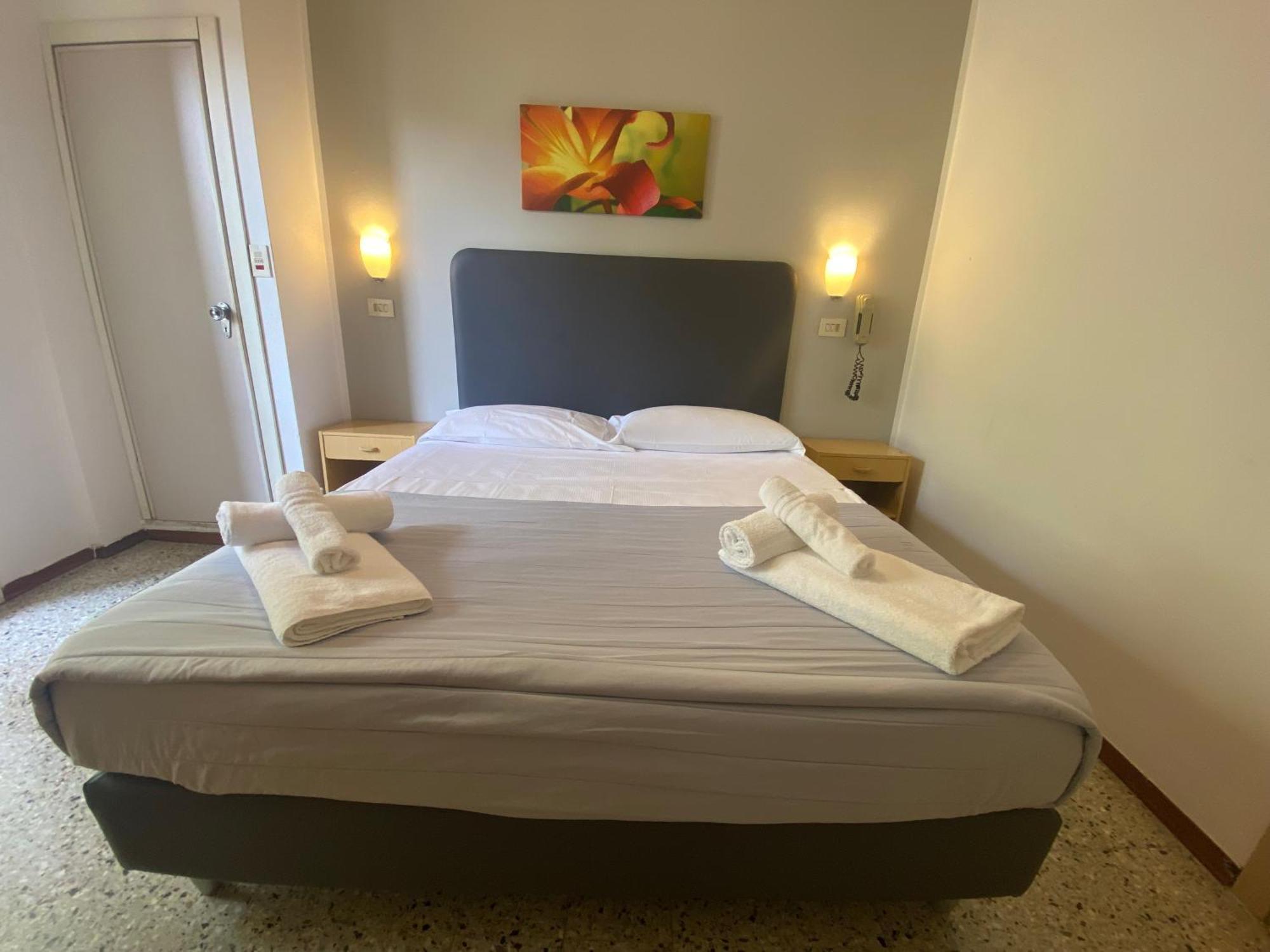 Hotel Ausonia B&B Rimini Buitenkant foto