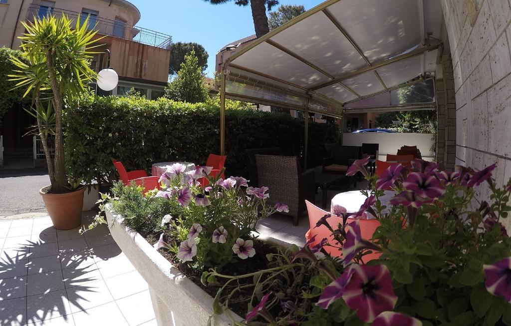 Hotel Ausonia B&B Rimini Buitenkant foto