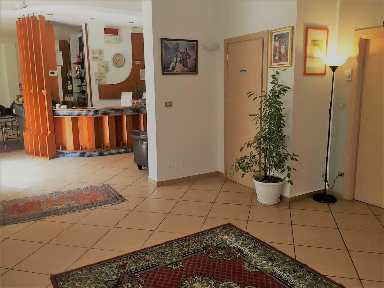 Hotel Ausonia B&B Rimini Buitenkant foto